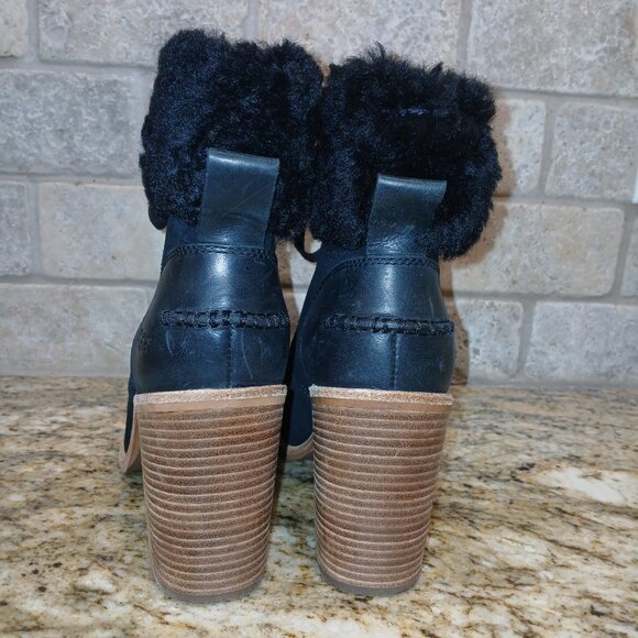 *NWOB* UGG Women's Jaxon  Black Cuffed Lace Up Heeled Ankle Booties - Picture 4 of 8